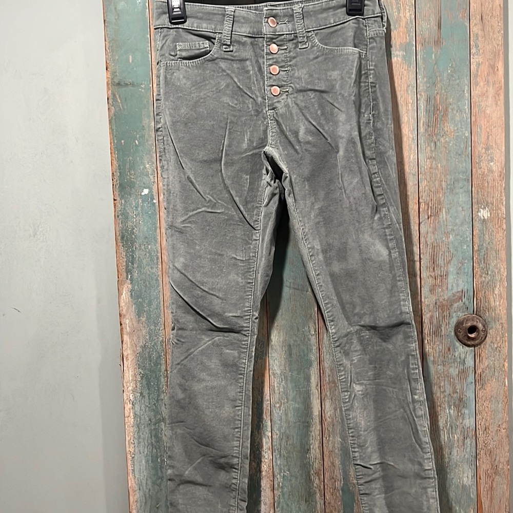Universal Thread ladies 24R button up corduroy green Capri pants